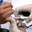 Especialistas aseguran que la glucosa en la sangre debe rondar entre 70 y 99. 