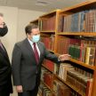 El presidente de la máxima instancia judicial, Alberto Martínez Simón en compañía del doctor Delio Vera Navarro, quien en la oportunidad donó libros de su autoría.