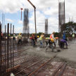 Los trabajadores de la obra cuentan con todo el equipo de seguridad acorde a las normas de seguridad establecidas.