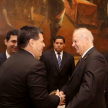 El titular de la Corte saluda al presidente de la República.