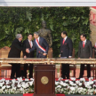 El presidente de la Corte Suprema saluda al Presidente de la República.
