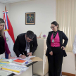Momento de la firma de los documentos que formalizan la entrega de los bienes incautados a la Senabico.