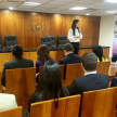 Durante las visitas, los universitarios reciben información acerca del sistema judicial.