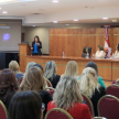 La señora Virginia García Beaudoux, doctora en Psicología, especializada en psicología política, consultora en comunicación y experta en liderazgo femenino, habló sobre los distintos obstáculos y desafíos que enfrentan los liderazgos las mujeres.