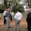 Integrantes de la comisión ambiental interinstitucional observando las instalaciones del parque.