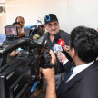 El ministro Fretes, conversando con miembros de la prensa.
