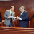 El doctor Antonio Fretes también intercambió los documentos firmados con el titular de la Universidad Americana.