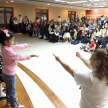 Con el acompañamiento de las maestras, los niños y niñas prepararon un emotivo homenaje a las madres.