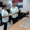 Entrega de materiales para los nuevos facilitadores.