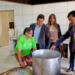 La comitiva realizó un recorrido de verificación por las áreas de provisión de alimentos, incluyendo la cocina y la panadería. 