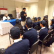 Los nuevos facilitadores estudiantiles recibieron algunas instrucciones a cargo de la abogada Lourdes Sandoval, directora operativa del SNFJ.