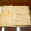 Entre los bienes restituidos se encuentra el denominado “Manuscrito Hernandarias”, escrito y firmado en 1598 por Hernando Arias de Saavedra.
