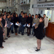 La encargada de Mesa de Entrada Jurisdiccional, Marta Machuca, explicando el funcionamiento de la dependencia a los futuros abogados.