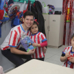 Los padres recibieron obsequios por parte de sus hijos en un clima de gran fervor albirrojo.