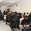 Los estudiantes conocieron la sala de juicios orales, donde se les explicó el desarrollo de un juzgamiento, el rol de las partes y del tribunal de sentencia.