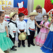 Los niños y niñas de las salitas 2, 3 y 4, realizaron la presentación de trabajos realizados en conjunto con sus padres.