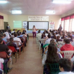 La jueza Penal de Adolescencia doctora Nilsa Monzón impartiendo charla a los alumnos.