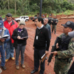 Autoridades intervinientes tomando datos en la estancia.