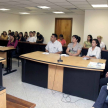 El Lic. Aldo Ávalos, de la Secretaría de Educación en Justicia, conversando con los alumnos.