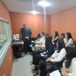 El grupo se trasladó a la Cámara Gesell de la Dirección Técnico Forense, donde fueron recibidos por el licenciado Juan Vicente Martínez, jefe del Departamento de Psicología.