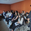 El profesional explicó la finalidad de la Cámara Gesell a los estudiantes. 