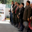 El comandante policial, Críspulo Sotelo, se presenta ante el palco de honor.