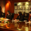 La asesora en Derechos Humanos de las Naciones Unidas para Paraguay, doctora Liliana Valiña, en compañía de representantes de la Dirección de Derechos Humanos de la Corte Suprema.