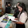 Funcionarios y profesionales del derecho se acercaron hasta la feria para apreciar los materiales en venta