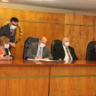El presidente de la CSJ, doctor César Diesel, firmando el Acta del juramento.