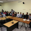 Los acusados en el caso, sentados en la sala del juicio.