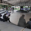 Muchas personas observaron el juicio en la Plaza de la Justicia mediante pantalla gigantes. 