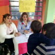 Funcionarias de Mediación Judicial, asistiendo a una madre sobre caso de asistencia alimentaria y régimen de relacionamiento