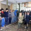 La presidenta de la Corte, Alicia Pucheta de Correa, y la ministra Miryam Peña durante el recorrido por la Penitenciaría de Emboscada.