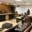 Las actividades continuaron en la sala de juicios orales del quinto piso, donde el juez de Sentencia especializado en Delitos Económicos, doctor Matías Garcete, dio la bienvenida e inició el conversatorio.