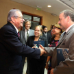 Invitados saludan al presidente de Corte Suprema de Justicia.