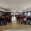 Esta labor permite que muchas personas puedan acceder a información básica y recibir orientación dentro de su propia comunidad.