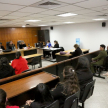 La delegación observó el desarrollo de un juicio en curso.