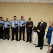 El presidente de la Corte Suprema de Justicia, Dr. Luis María Benítez Riera, acompañado de su excelencia Dra. Alicia Pucheta durante el encuentro con los agentes de la Policía Nacional.