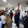 Los estudiantes compartiendo con el encargado de la Oficina de Atención Permanente, Victorino Aguilar.