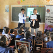 El camarista multifueros doctor Carlos Lezcano dialogó con los niños.