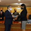En un acto simbólico, el ministro Eugenio Jiménez Rolón entregó a la doctora Susana Granado, presidenta de la Asociación de Jueces de Paz del Paraguay, un lote de ejemplares de la Gaceta Judicial para la biblioteca de la Asociación.