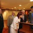 El emir qatarí suscribió el libro de Ilustres Visitantes del Poder Judicial de Paraguay.