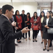El juez Penal de la Adolescencia, Alberto Peralta Vega, recibió en su juzgado a los estudiantes de Derecho.