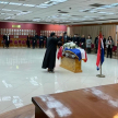 La ceremonia funeraria abierta contó con la presencia de autoridades judiciales, magistrados, docentes, estudiantes y allegados del exministro
