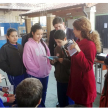 Los niños interactuaron con la magistrada de la Niňez compartiendo artículos de la Constitución.