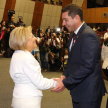 La nueva vicepresidenta recibe el saludo del vicepresidente del Congreso, Pedro Alliana.