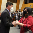 La ministra Carolina Llanes también cumplió con el saludo protocolar al Dr. Víctor Ríos.
