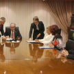 El presidente de la Corte Suprema de Justicia, José Raúl Torres Kirmser, suscribió un acuerdo de adhesión con la empresa AMX Paraguay (Claro Paraguay), representada por el gerente general, Raúl Aguilera.