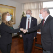 Durante el saludo con la Primera Secretaria y Cónsulesa, María Eugenia Urcelay. 