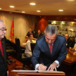 Durante la jornada protocolar el titular de la máxima instancia judicial invitó al presidente de Montenegro a dejar constancia de su visita a la Corte Suprema de Paraguay.